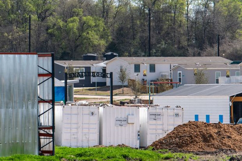    Въезд в Снейлбрук. Источник изображений: wsj.com