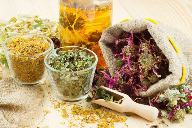 О тибетских рецептах молодости ходит множество легенд. Но некоторые из них имеют вполне реальную основу. Особого внимания заслуживает история о тибетском чае молодости. В его основе — сборы целебных трав, известные своей эффективностью. Среди их свойств выделяют укрепление иммунитета, повышение тонуса организма, насыщение витаминами, устранение воспалений и ускорение регенеративных процессов в клетках.