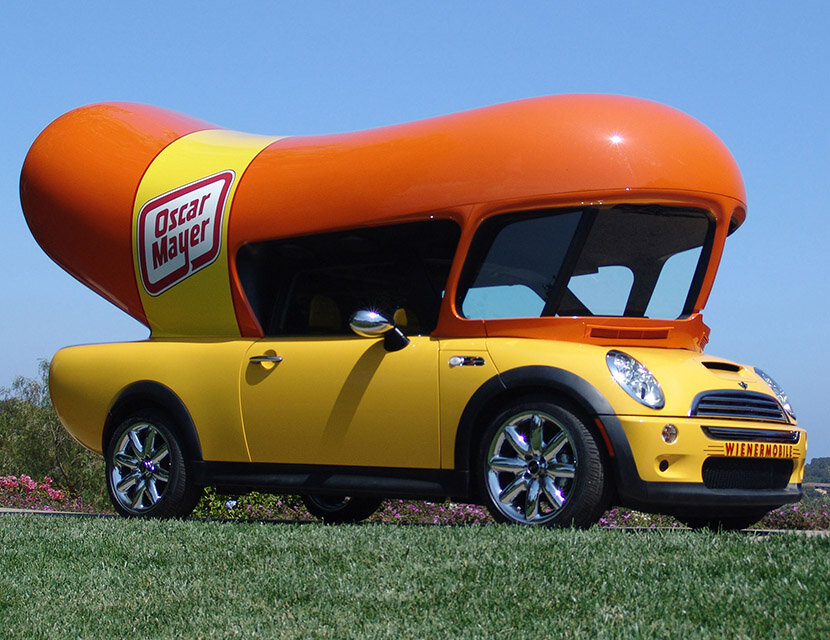 Мобайл машина. Автомобили Oscar Mayer Wienermobile. Машина хот дог. Машина в виде сосиски. Wienermobile машина.