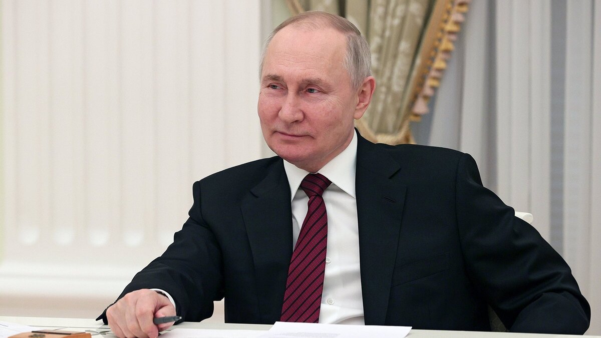    Президент РФ В. Путин вручил премии в области науки и инновации за 2022 год молодым ученым© POOL