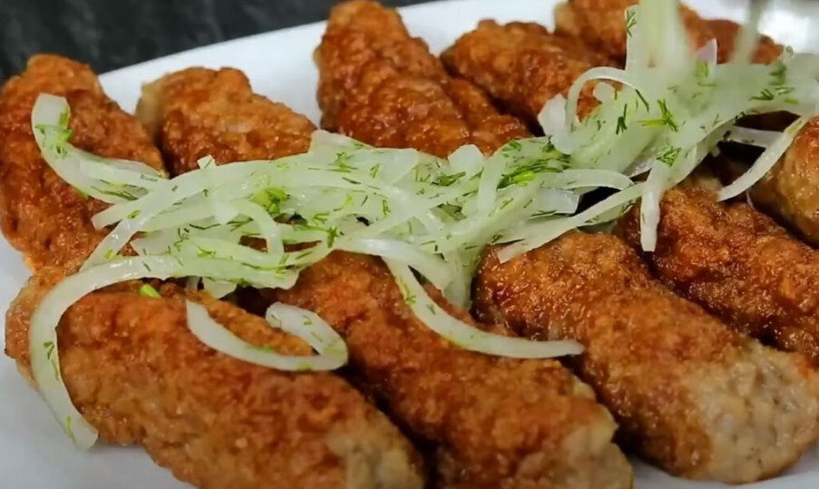 Мясные колбаски с маринованным луком: не устоит никто | Мамины Советы ...