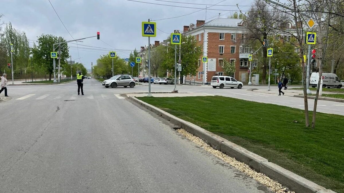     В Краснооктябрьском районе Волгограде сегодня частично ограничили проезд машин по улице Титова в связи со взрывом газа в доме. Полицейские перекрыли участок от улицы Маршала Еременко до улицы Таращанцев, сообщает региональное ГУ МВД.