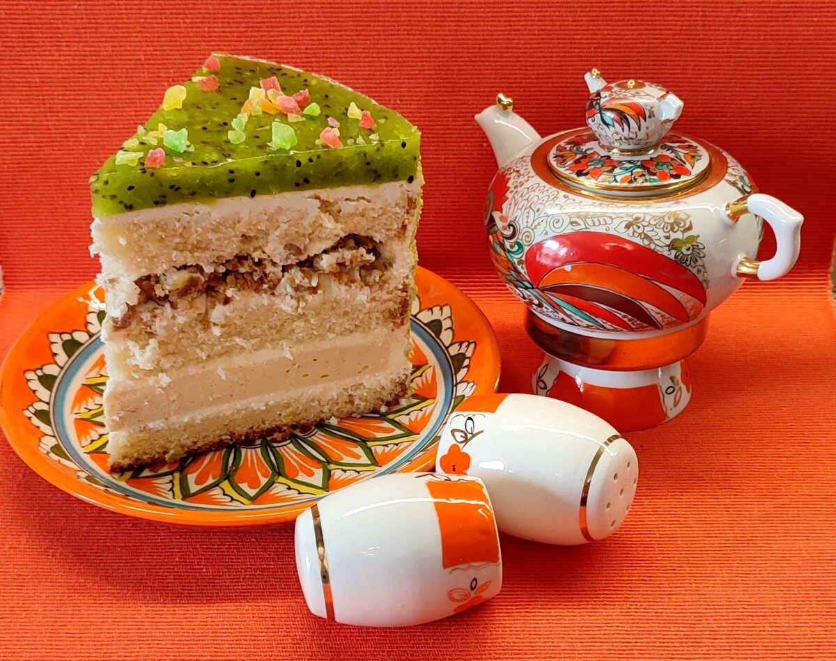 И не надо спрашивать, что здесь делают солонка и перечница 😄 Лежат, украшают 🥳