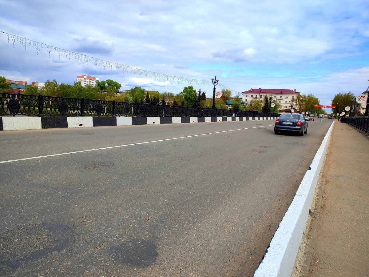 В Великие Луки пришла весна: власти города проводят ремонт дорог и зданий |  Писатель, поэт, журналист и ресторанный критик | Дзен