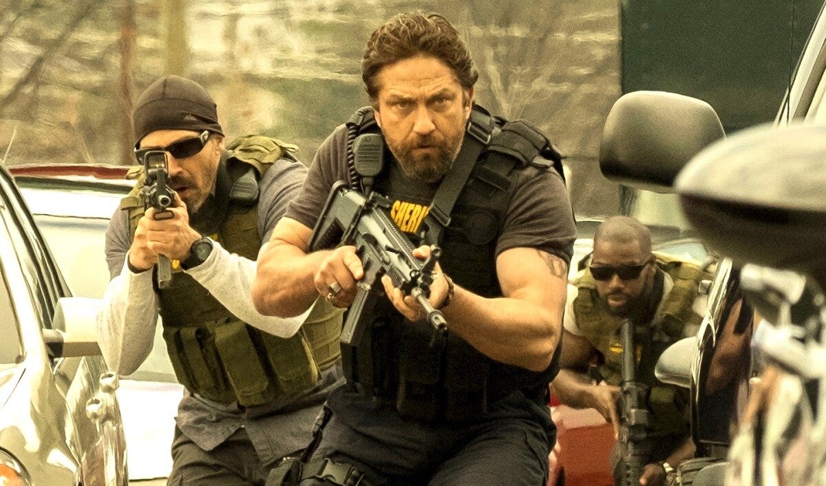 Как видим, между "Падением Лондона" и "Падением Ангела" шустрый Джерард Батлер успел немного "попа́дать" в Лос-Анджелесе.