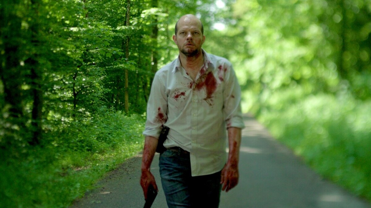 Первый сезон бельгийского сериала  (орг. название La trêve ) должен заставить вас затаить дыхание. Эта история заставляет вас гадать, как раскрываются все секреты маленького городка