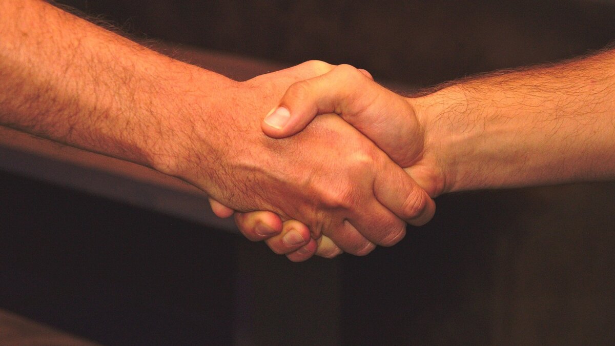     Одного друга звал в кооператив «без обязательств», второму занимал 3 миллиона. Какие истории старых друзей Владимира Дорошенко открылись на заседании суда, узнал корреспондент NewsTracker.