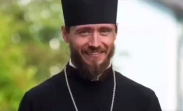    Футболист «Зенита» Юрий Роденков стал батюшкой. К вере его привел священник из Оренбуржья Александр Азаренков Кристина Просвиркина