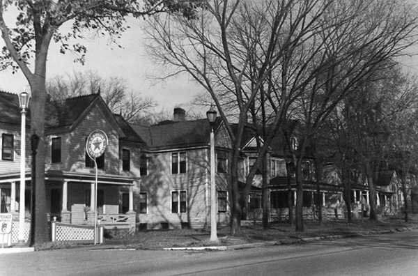 Источник фото: https://royallib.com/read/petrov_evgeniy/odnoetagnaya_amerika.html#0