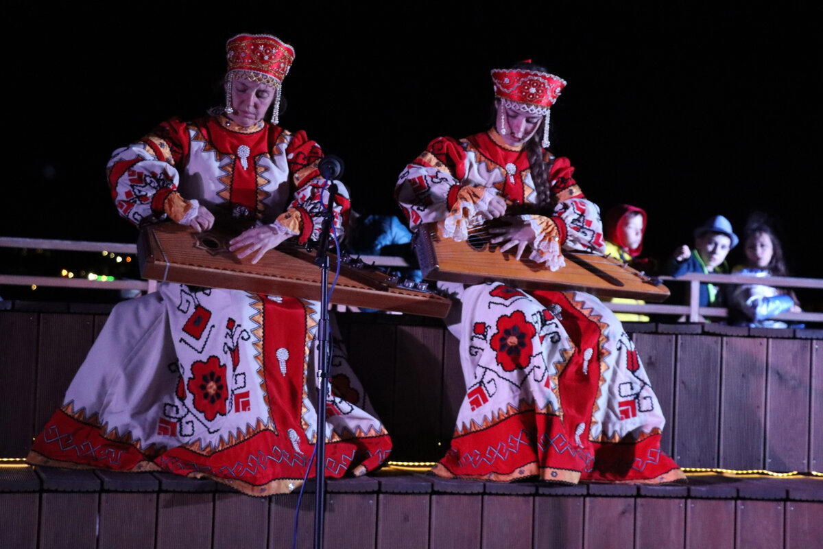 Игра на гуслях // Фото со страницы музея-заповедника «Херсонес Таврический» в ВКонтакте