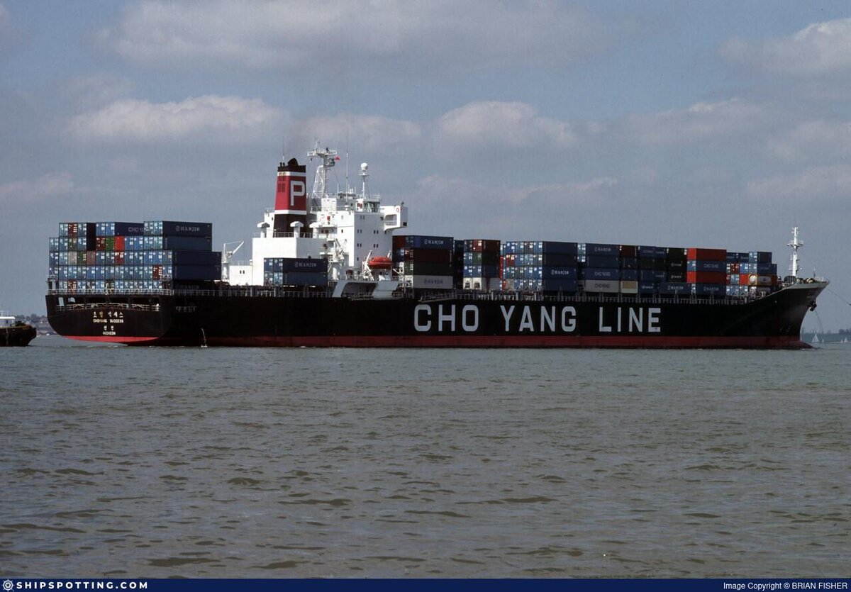 Контейнероносец Choyang Success