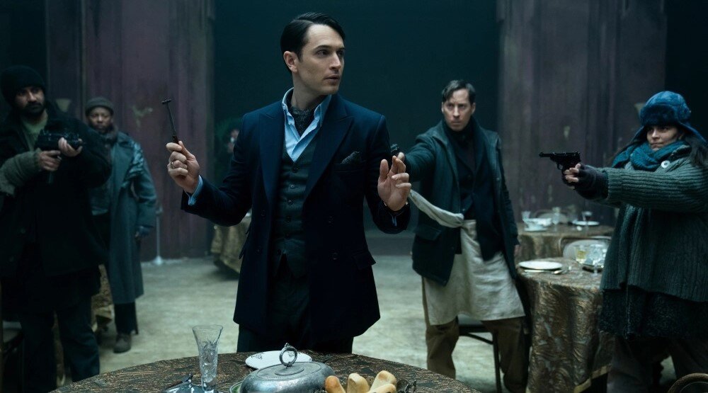     Кадр из сериала «Континенталь» (2023)