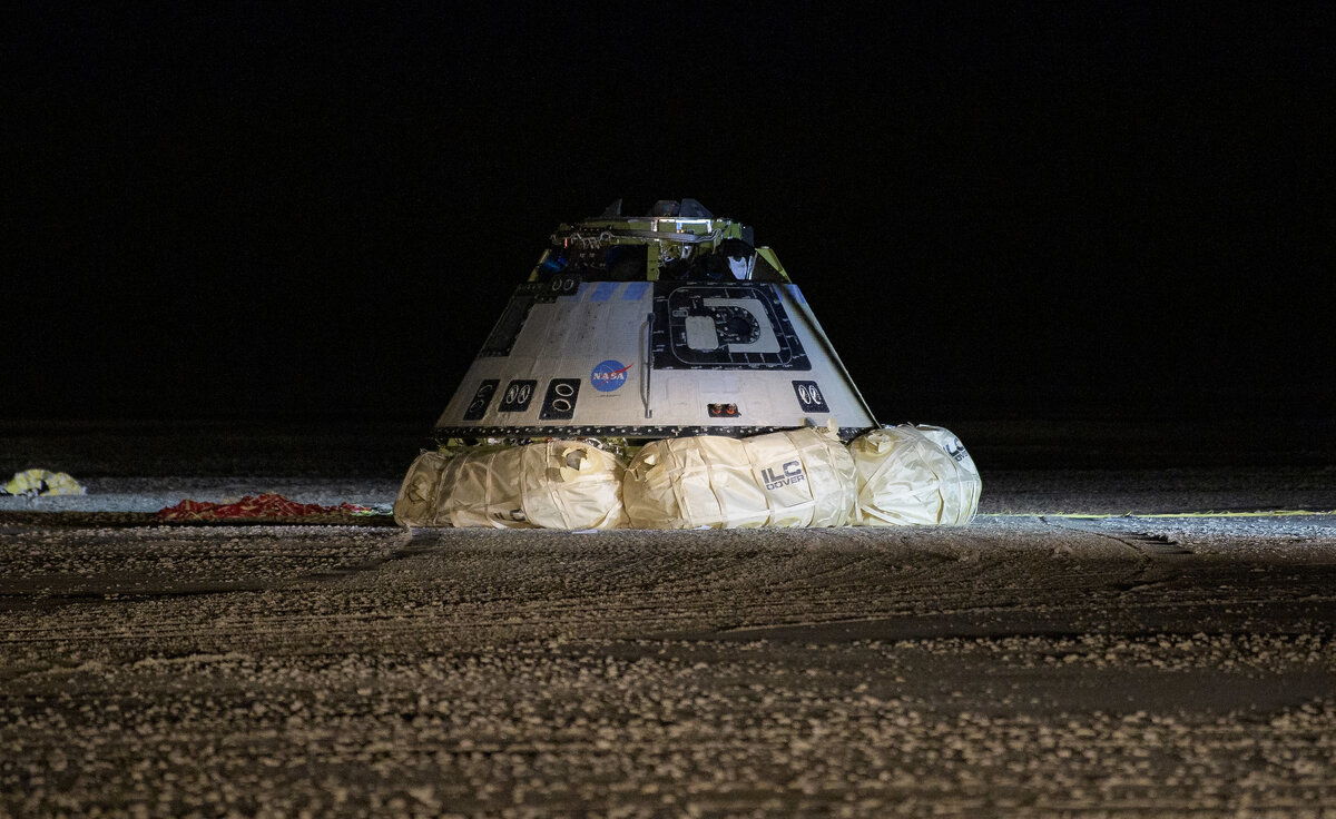 Севший в автоматическом режиме корабль Starliner после своего беспилотного полета на орбиту Земли в конце 2019 года. Взято из Яндекс-картинок