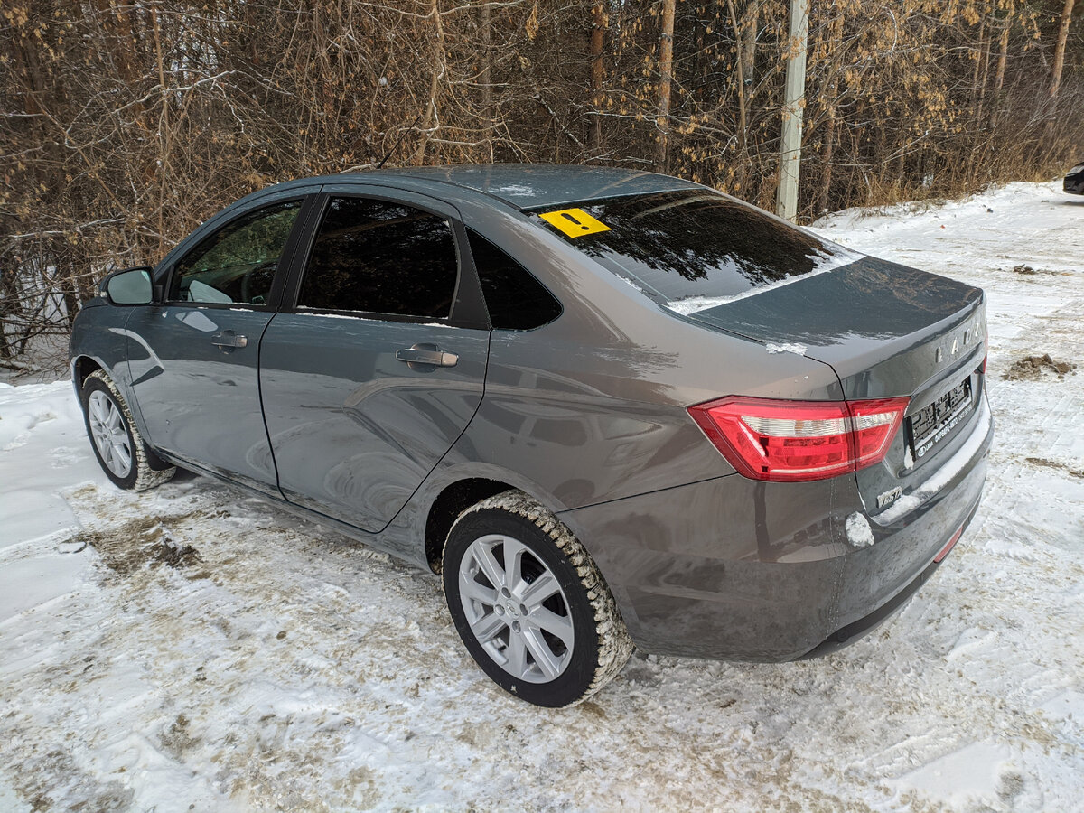 На стоянке у ГИБДД