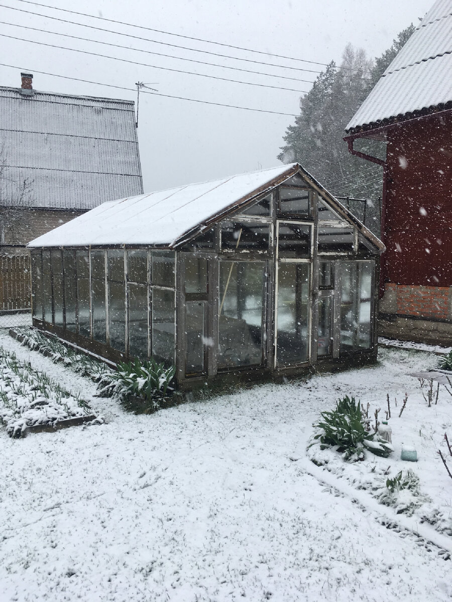 Конец апреля, снеговика слепили, давайте уже включайте весну обратно