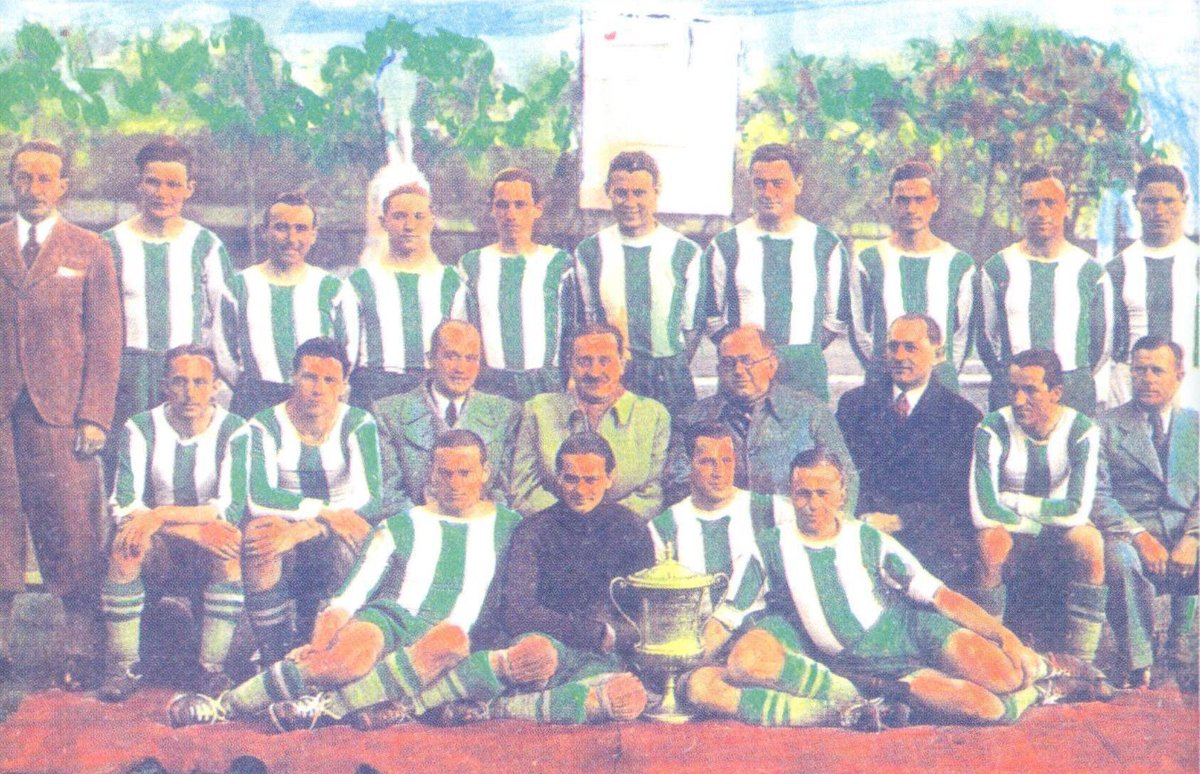 Венгерский "Ференцварош" с кубком Митропы в 1937-ом году.