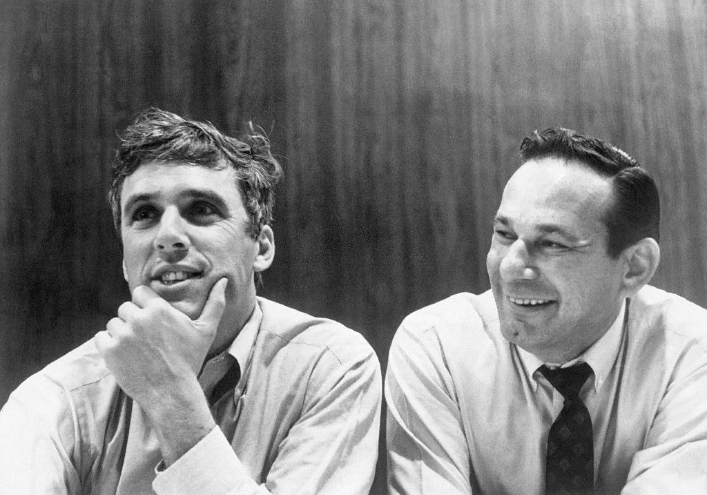 Авторы «Walk on By» – прославленные Берт Бакарак и Хэл Дэвид.