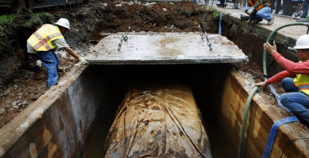 Капсула времени: В США законсервировали новый автомобиль на 50 лет, фото того, что с ним стало после вскрытия капсулы