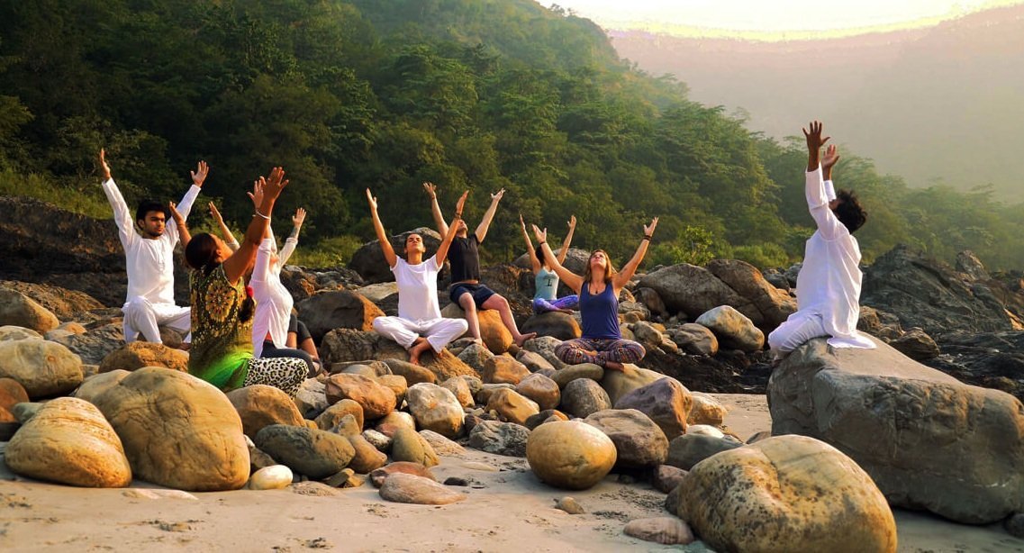Йоги упражнениями успокаивают свои склонности к страстям.