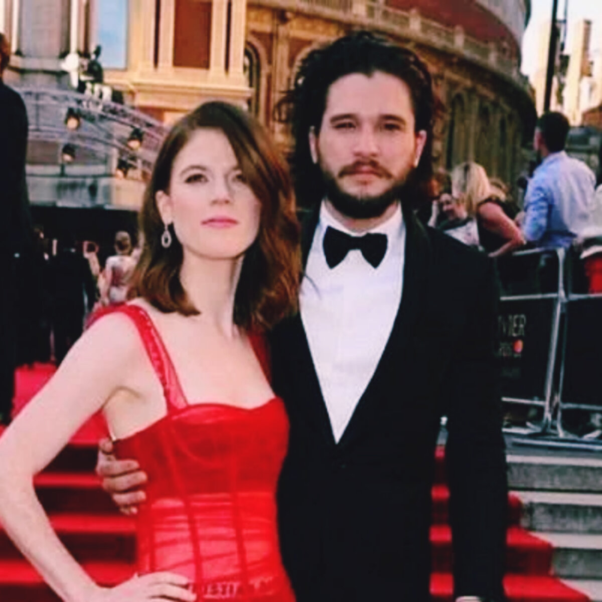 «Лучшим периодом за все время съемок были те три недели в Исландии, когда мы снимали второй сезон.  Места там очень красивые, северное сияние просто волшебное, а главное, там я влюбился», – сообщил Кит своим фанатам.