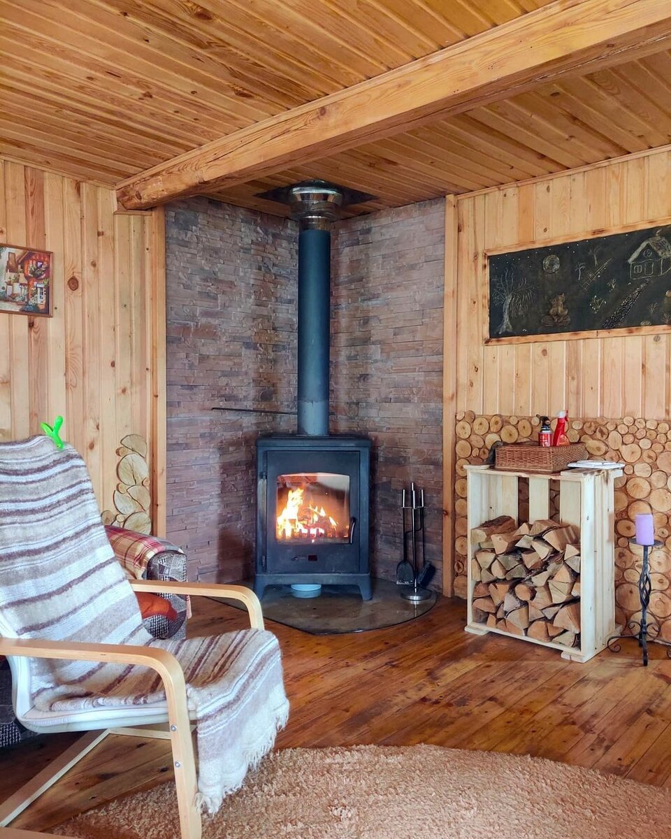 Дровяная печь-камин для дачи Godin Taheto