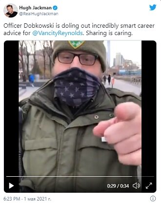 Офицер Нью-Йорка Дубковски обратился к Району Рейнольдсу, чтобы  он снял камео Хью Джекмана в предстоящем Дедпуле 3, а если он не сделает этого, то он оштрафует его при встрече.-2