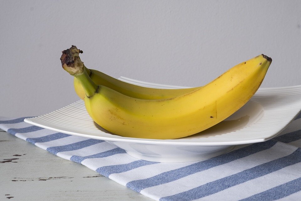 бананы поднимают настроение и улучшают пищеварение