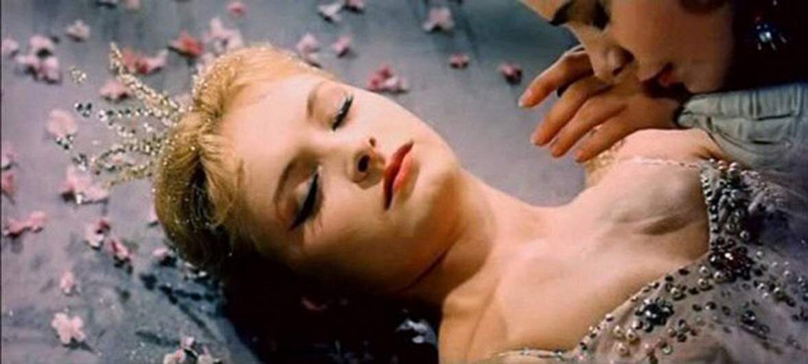 Аврора. Скриншот из фильма-балета "Спящая красавица"