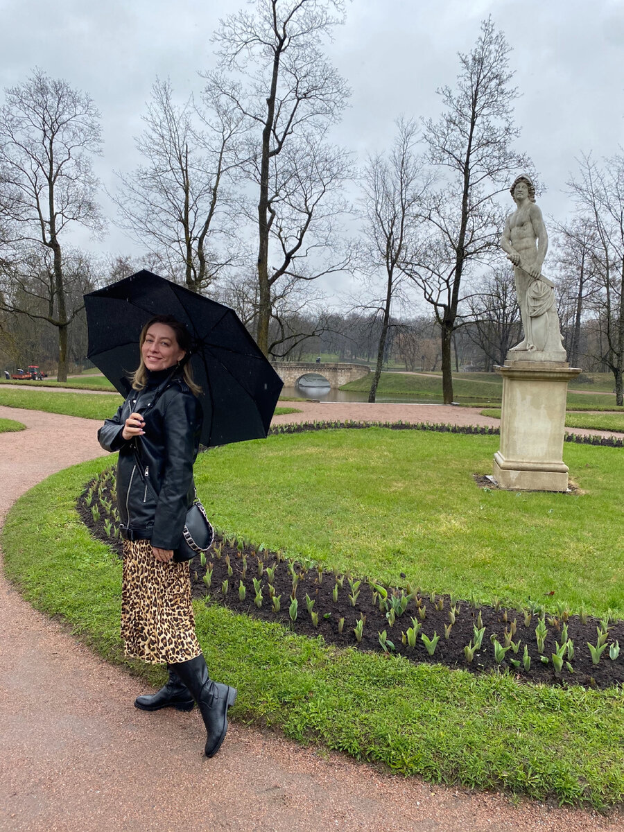 Фото автора. Воздух в парке потрясающий. Свежая зелень, цветы распустились... 