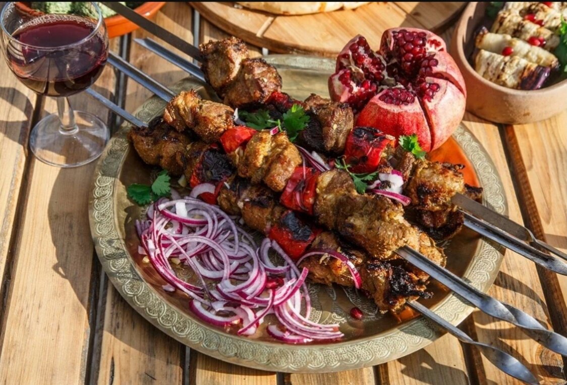 Застолье с шашлыком