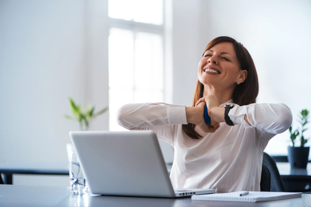 Office sister. Женщина на работе. Вебинары для женщин. Лучшая работа для женщин. Люди, которые летом на работе.