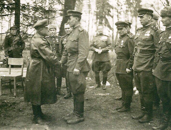 Присвоение звания Героя Советского Союза М. И. Дружинину / Источник: Wikimedia