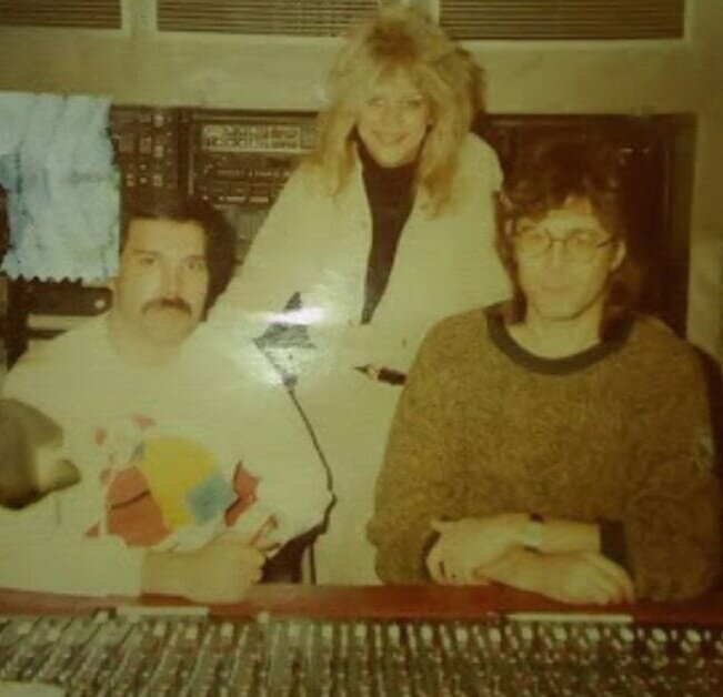 Джо Дэйр в компании Фредди Меркьюри и Райнхольда Мака 