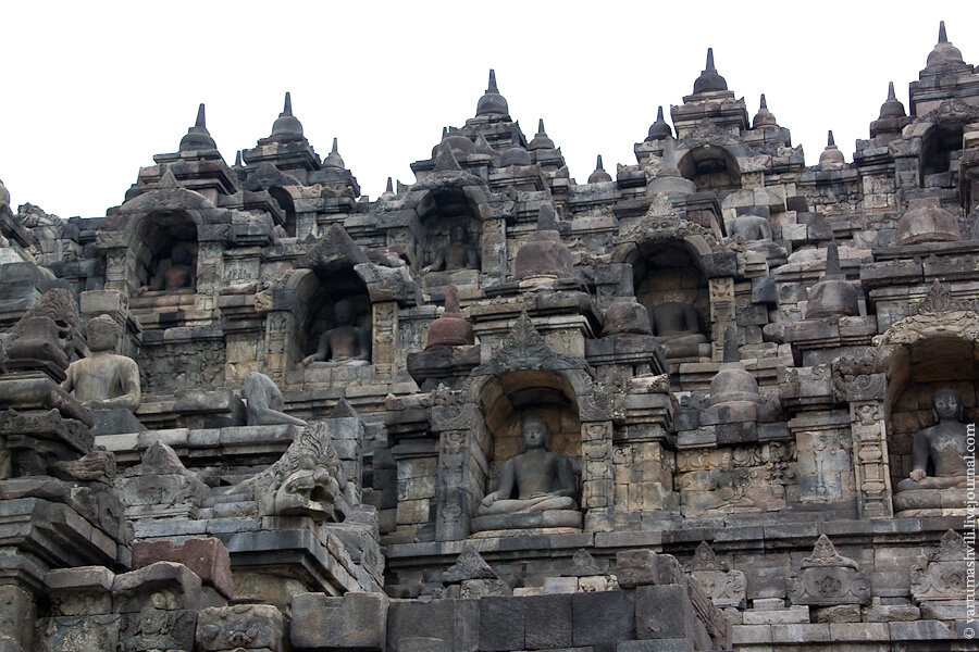 Боробудур, буддийский храм на горе/ Borobudur