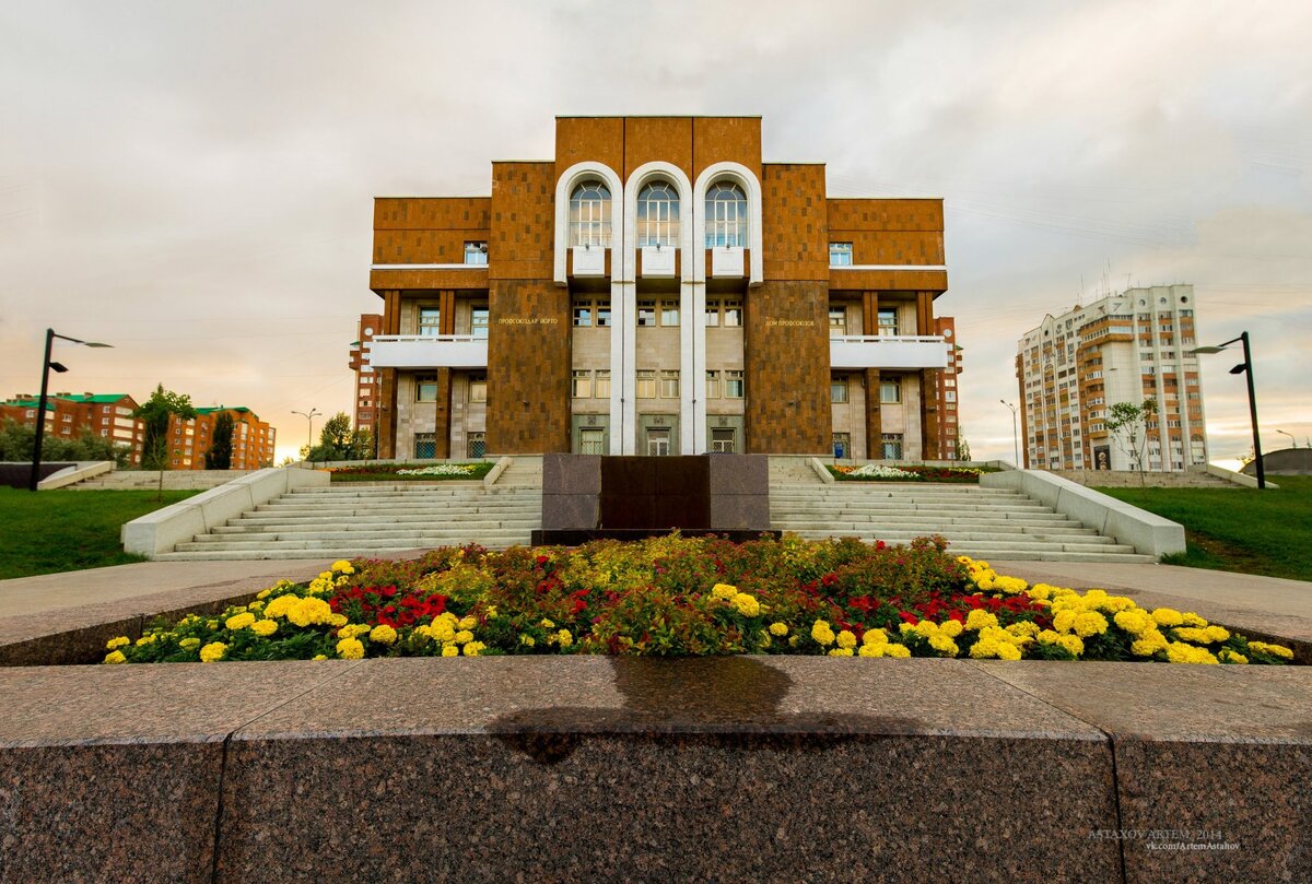 Конструктивизм, постконстуктивизм, неоклассика в Уфе: Дом медиков и актеров  | Уфа: история, экскурсии, находки | Дзен