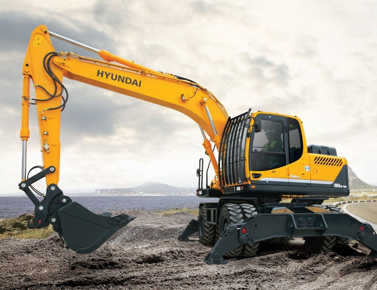 Колесный экскаватор Hyundai R180W-9S.  ©ООО "ТезМашЮнит"