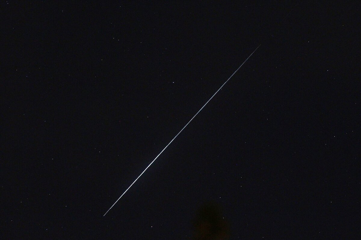   Группа спутников Starlink-L26 вечером 16 мая 2021 года из Московской области, фото автора