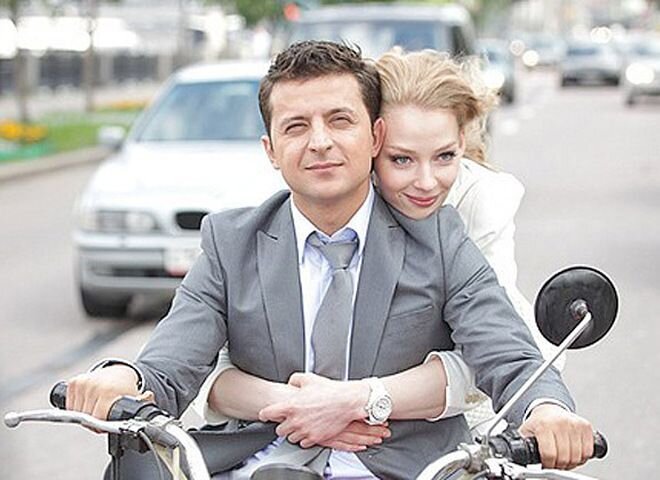 Кадр из фильма "Служебный роман" 2011