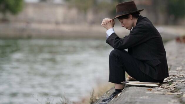 Луиза в образе Антуана. Кадр из сериала