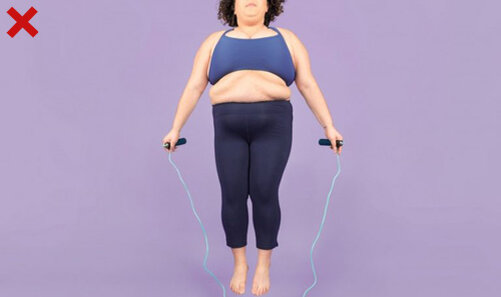 2. Прыжки со скакалкой  (большая нагрузка на сердце, сосуды и суставы). Что можно: упражнения  на надувном мяче или лежа на коврике, упражнения сидя, упражнения в  воде.