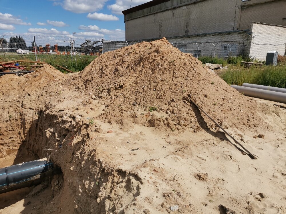 И оглянуться не успеешь как строительного песка и не было. Фото из личного архива. 