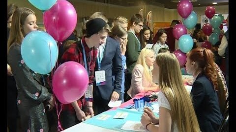 видеостудии нарисованная. ребенок фотограф. детская журналистика. телевидение для детей. рисунок видеостудии.