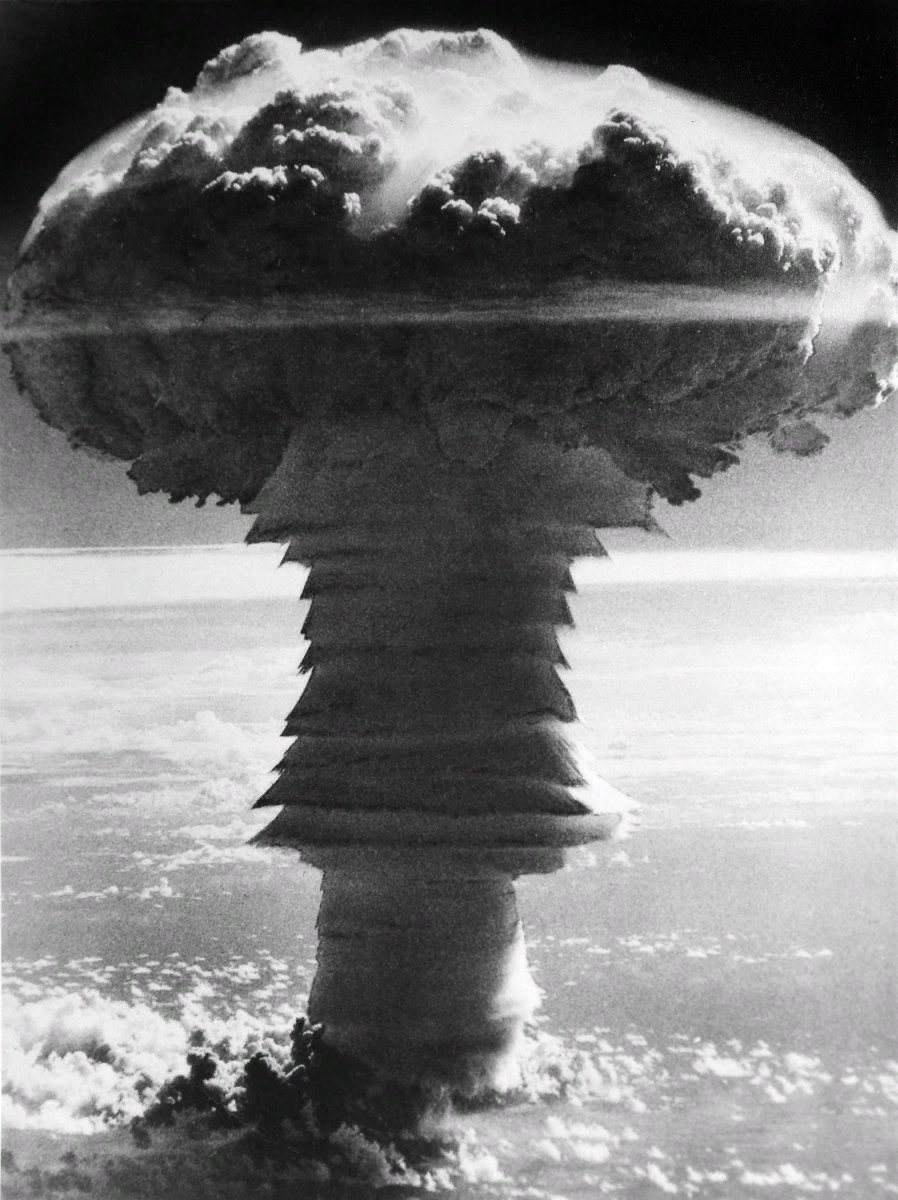 Мощнейший ядерный взрыв в истории. Ядерный взрыв царь бомба. Ядерный гриб царь бомбы. Водородная бомба царь бомба взрыв. Ядерная царь бомба СССР.