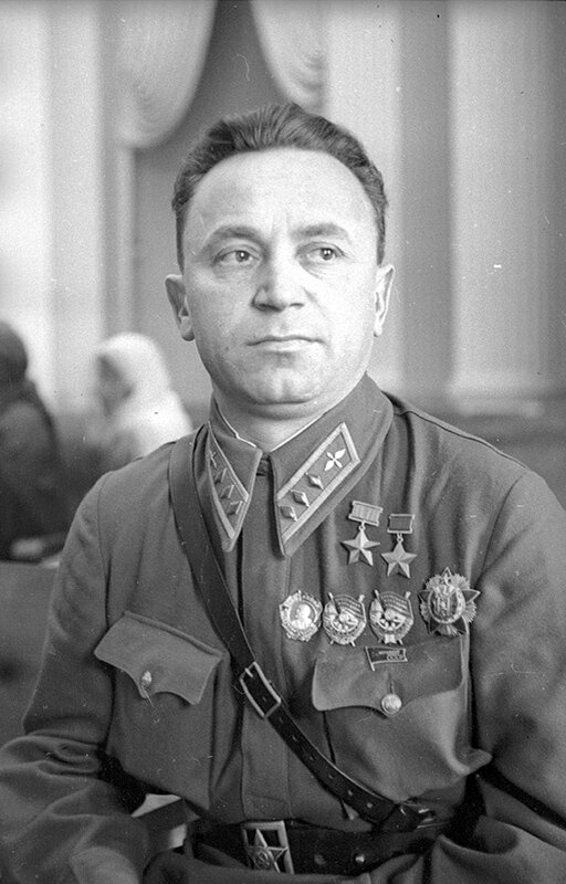 Дважды Герой Советского Союза генерал-лейтенант Денисов Сергей Прокофьевич, яндекс картинки. 