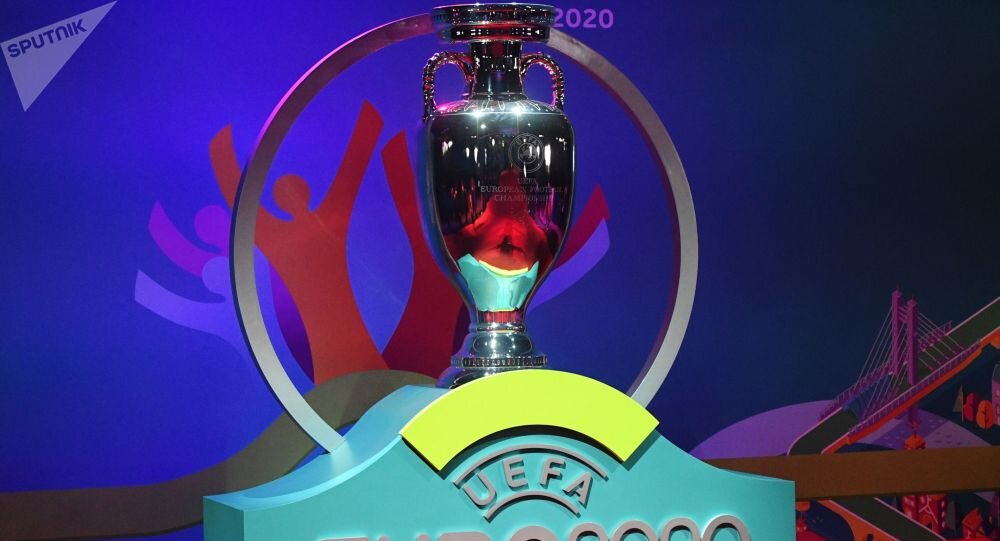 Кубок Анри Делоне - главный приз, вручаемый победителям чемпионатов Европы по футболу. Назван в честь первого генерального секретаря УЕФА, предложившего проводить данный турнир.