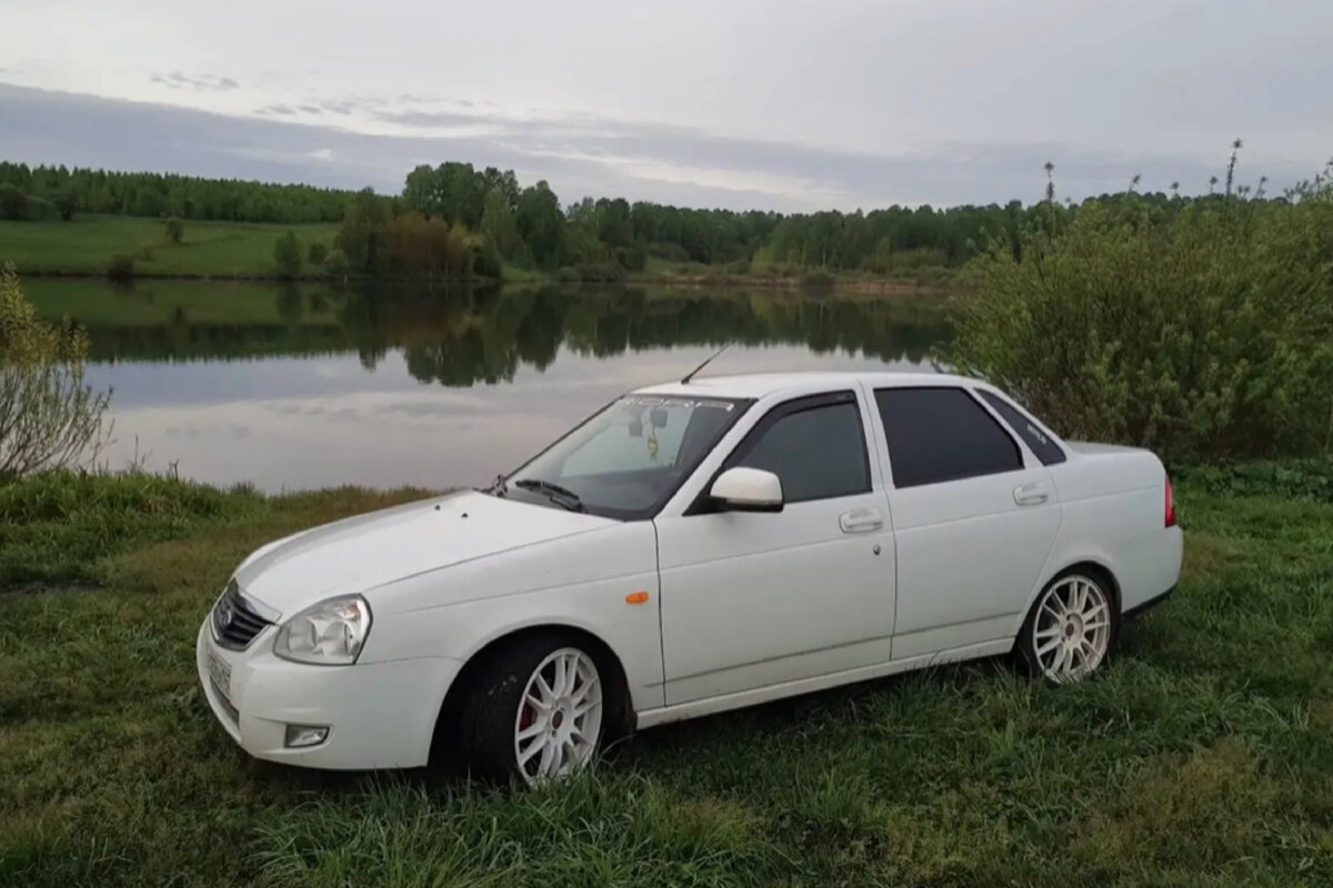 Lada Priora белая