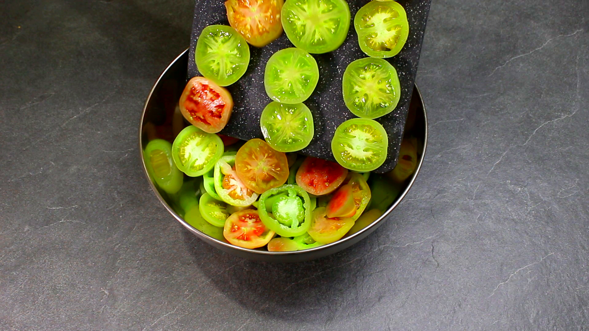 Салат и икра из зеленых помидоров