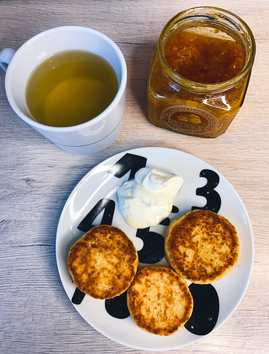 пример сервировки сырников