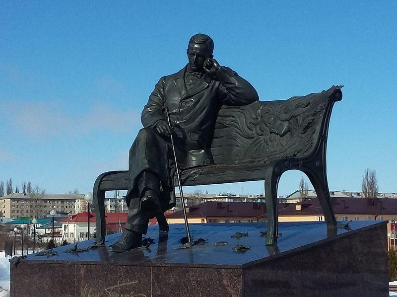 Памятник Ивану Алексеевичу Бунину установлен 17 июня 2015 года. Скульпторы Виталий Казанский и Сергей Сорокин.