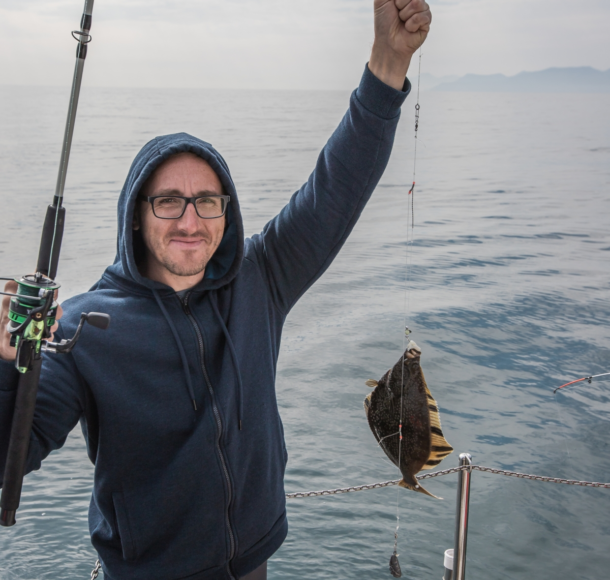 Что можно поймать на удочку в Тихом океане. Показываю улов за час ...